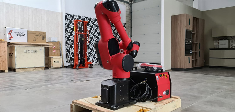 roboti-industriali-vopsire.jpg